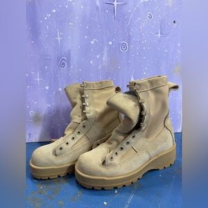 Wellco Military Tan lace up Boots size 5.5 men